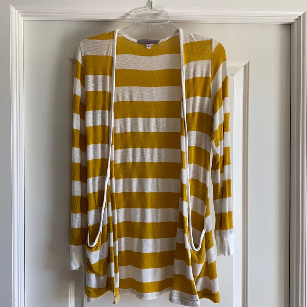 Long sleeve wrap with pockets